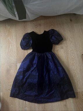Classic Girls Puff Sleeve Velvet & Satin Dress in Deep Purple